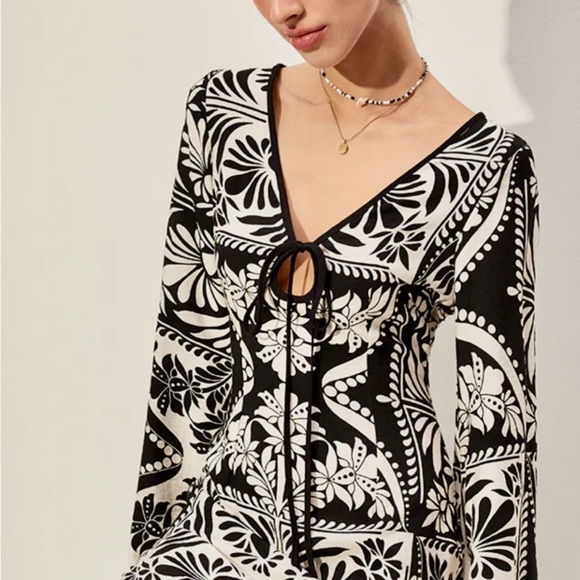 Commense Black and White Patterned Dress - Picture 3 of 10